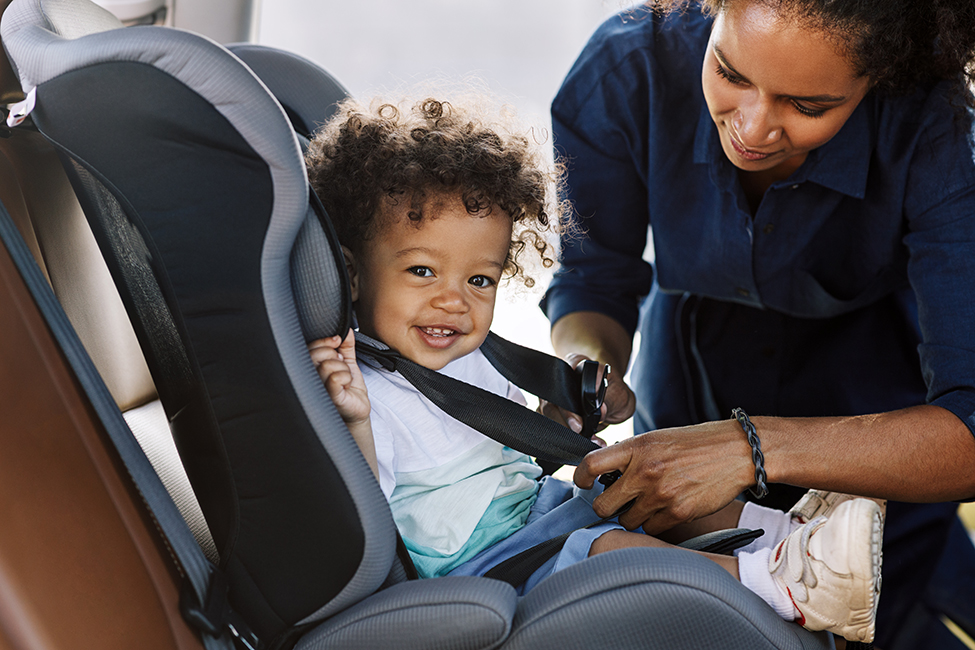 Niños y bebés: ¿cómo elegir sus sillas para el coche?