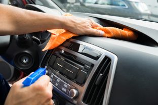 ¿Cómo limpiar el salpicadero del coche?