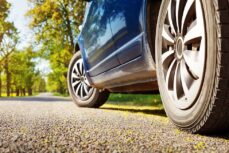 ¿Se puede conducir en verano con neumáticos de invierno ?