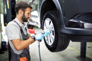 ¿Se pueden montar neumáticos diferentes en un coche ?